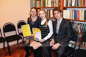 Юные журналисты Александра Калининская, Виктория Мартынова (обе из Удимского) и Денис Вяткин из Песчаницы