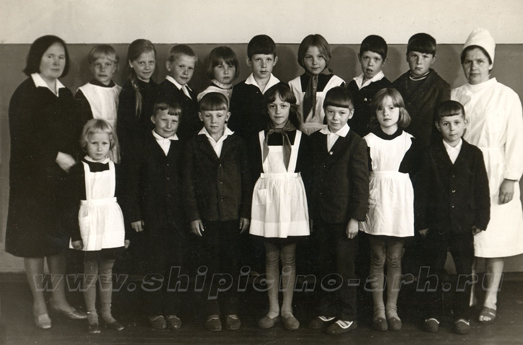 Ученики начальной школы в д. Малый Уртомаж в 1972 году. 